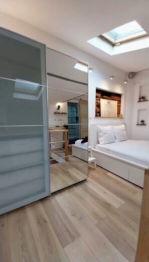 1 bedroom, desk, free WiFi, bed sheets - Charming duplex apartment in the heart of Toulouse (Toulouse)