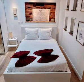 1 bedroom, desk, free WiFi, bed sheets