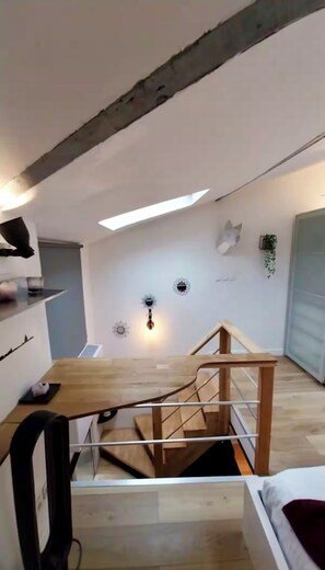 1 bedroom, desk, free WiFi, bed sheets