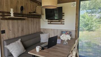 Télévision, table de tennis de table