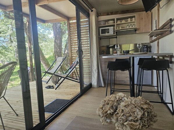 Fridge, microwave, stovetop