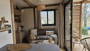 Télévision, table de tennis de table