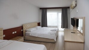 Standard Triple Room, City View | Iron/ironing board, free WiFi, bed sheets - Özsoy Otel (Edremit)