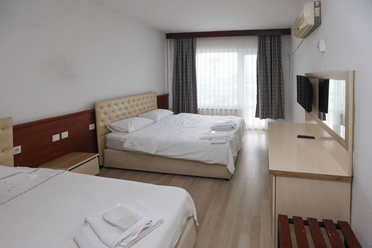 Iron/ironing board, free WiFi, bed sheets