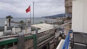 Standard Triple Room, Sea View | Terrace/patio - Özsoy Otel (Edremit)