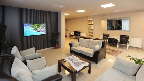 Lobby sitting area - Özsoy Otel (Edremit)
