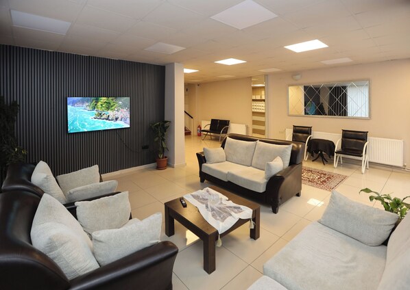 Coin salon dans le hall