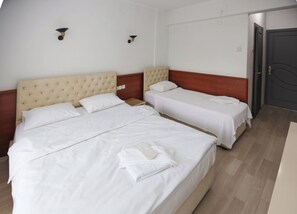 Classic Triple Room, City View | Iron/ironing board, free WiFi, bed sheets - Özsoy Otel (Edremit)