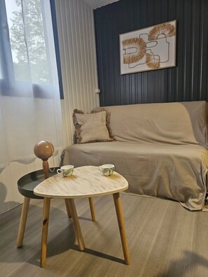 Télévision, table de tennis de table