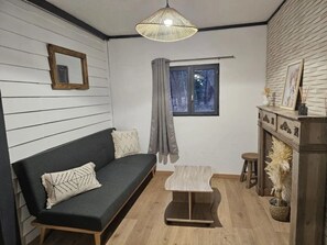 Télévision, baby-foot, table de tennis de table