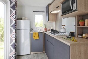 Fridge, microwave, stovetop