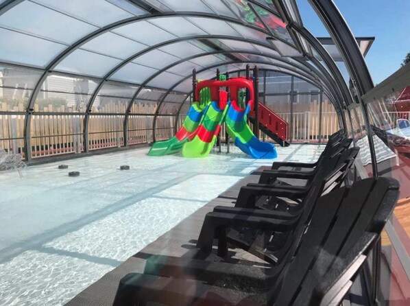 Indoor pool, a heated pool - Camping 4 étoiles - Piscine - ccaffha (Morsalines)