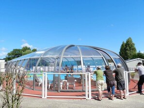 Alberca techada y alberca climatizada