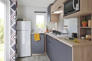 Fridge, microwave, stovetop, cookware/dishes/utensils