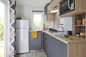 Fridge, microwave, stovetop