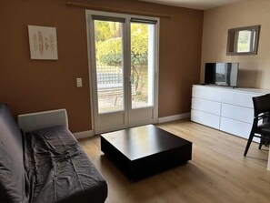 Fernseher, Tischtennisplatte