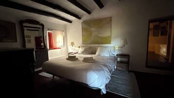 6 dormitorios, escritorio, tabla de planchar con plancha y wifi