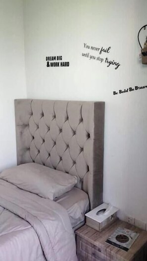 1 habitación, tabla de planchar con plancha y wifi 