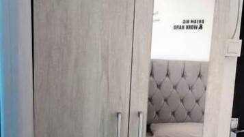 1 camera, ferro/asse da stiro, Wi-Fi