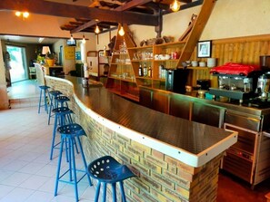 Bar (in der Unterkunft)