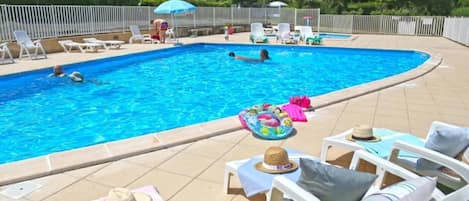 Una piscina techada, una piscina climatizada