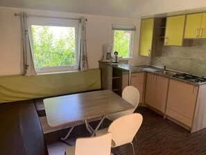 Fridge, microwave, stovetop