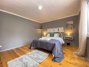 2 bedrooms, iron/ironing board, travel cot, free WiFi