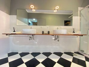 Shower, hair dryer, towels, soap - Sea Breeze (São Roque)