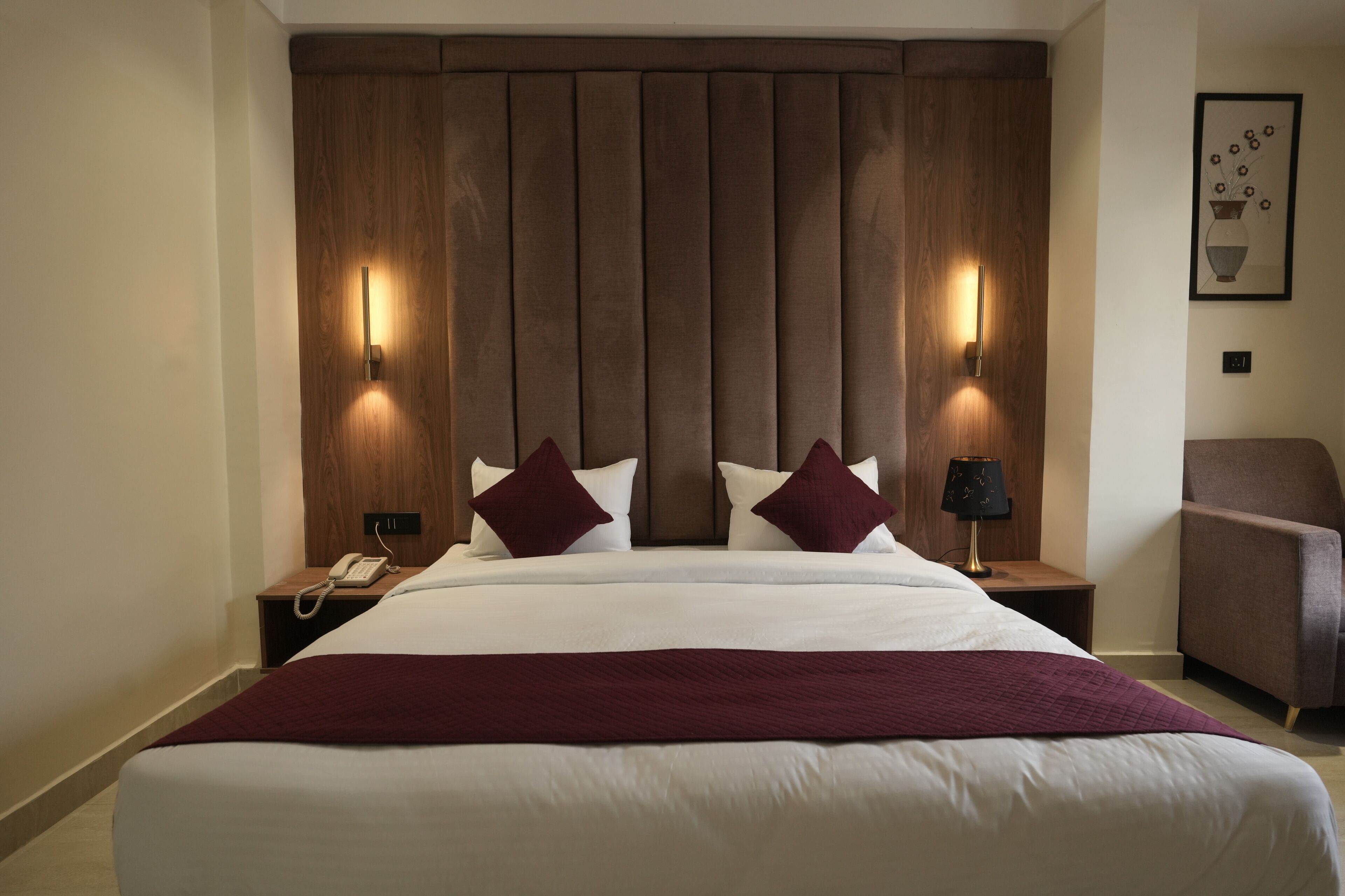 Deluxe Double Room, City View | Desk, laptop workspace, soundproofing, iron/ironing board