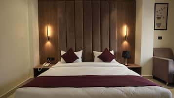 Deluxe Double Room, City View | Desk, laptop workspace, soundproofing, iron/ironing board