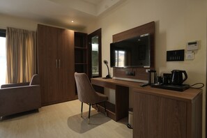 Deluxe Double Room, City View | Desk, laptop workspace, soundproofing, iron/ironing board - Hotel SS4 Crystals (Lucknow)