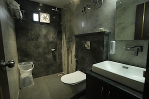 Shower, bathrobes, slippers, towels - Hotel SS4 Crystals (Lucknow)