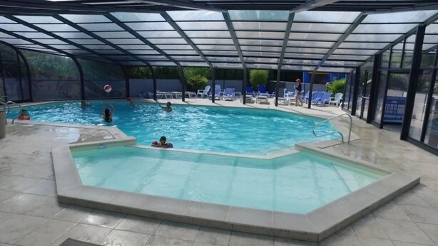 Indoor pool, a heated pool - ZEcamping 4 étoiles piscine couverte mobil-home TV LV BBQ 33m2 (Apremont)