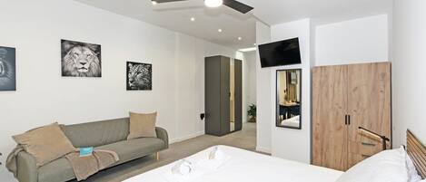 3 bedrooms, iron/ironing board, Internet, bed sheets