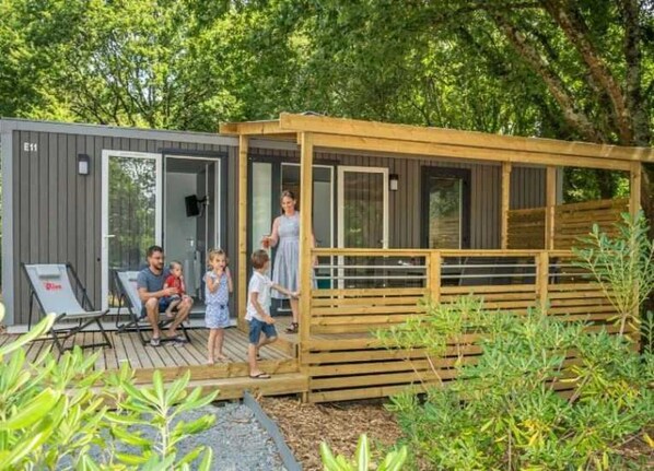 Terrace/patio - ZEcamping familial parc aquatique locatif TV LV BBQ 6 pers (La Baule)