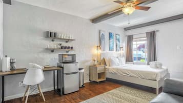 1 bedroom, desk, iron/ironing board, WiFi