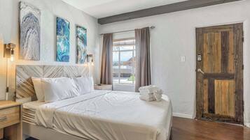 1 bedroom, desk, iron/ironing board, WiFi