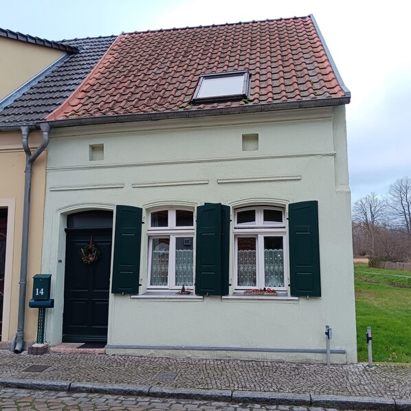 المنشأة من الخارج