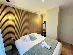 2 bedrooms, desk, iron/ironing board, WiFi