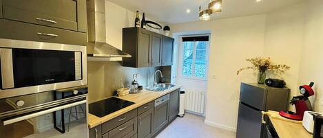 Fridge, microwave, oven, dishwasher