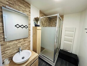 Hair dryer, towels