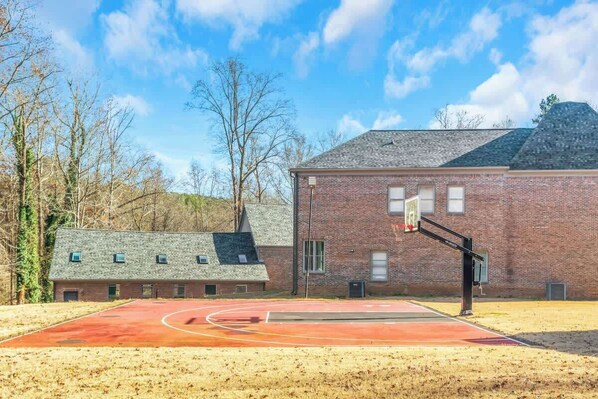 Sport court