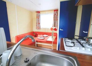 Fridge, stovetop