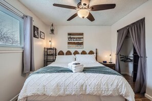 3 Schlafzimmer, Schreibtisch, Bügeleisen/Bügelbrett, kostenloses WLAN