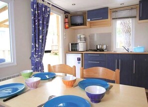 Kühlschrank, Mikrowelle, Herdplatte