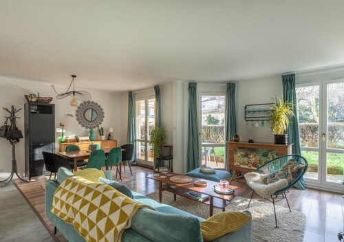 Peaceful Haven Near City Center, Parking, Garden