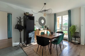 Dining - Peaceful Haven Near City Center, Parking, Garden (Besançon)