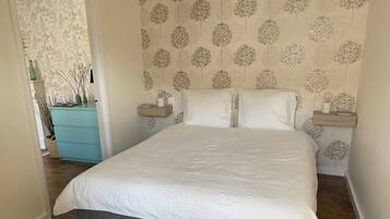 2 bedrooms, iron/ironing board, free WiFi, bed sheets