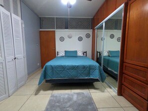 1 bedroom, desk, free WiFi, bed sheets