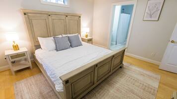 5 Schlafzimmer, Schreibtisch, Bügeleisen/Bügelbrett, Reisekinderbett